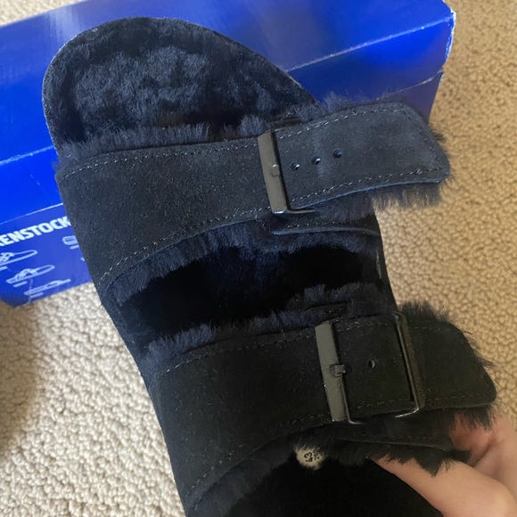 NIB Birkenstock Arizona Black Shearling Sandals - Picture 7 of 7